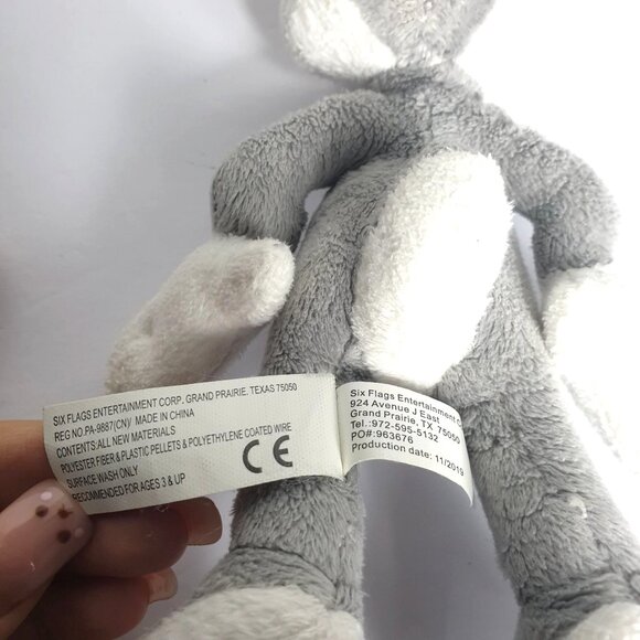 Six Flags Bugs Bunny 11"Plush Bendable Ears 2019 Toy Warner Bro Looney Tunes - Picture 5 of 7